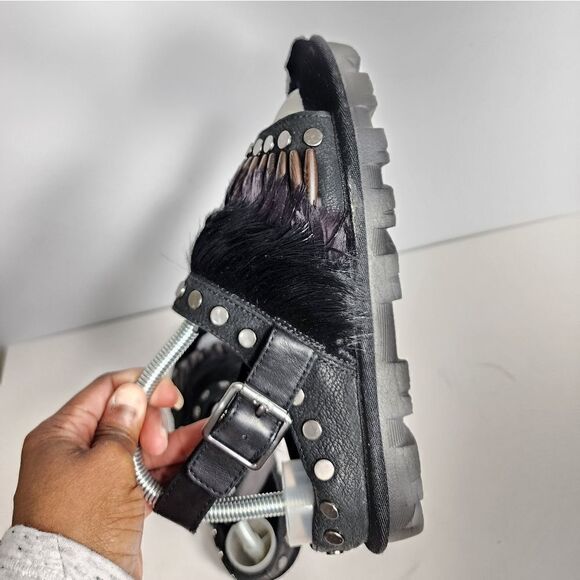 Ugg   - Picture 10 of 12